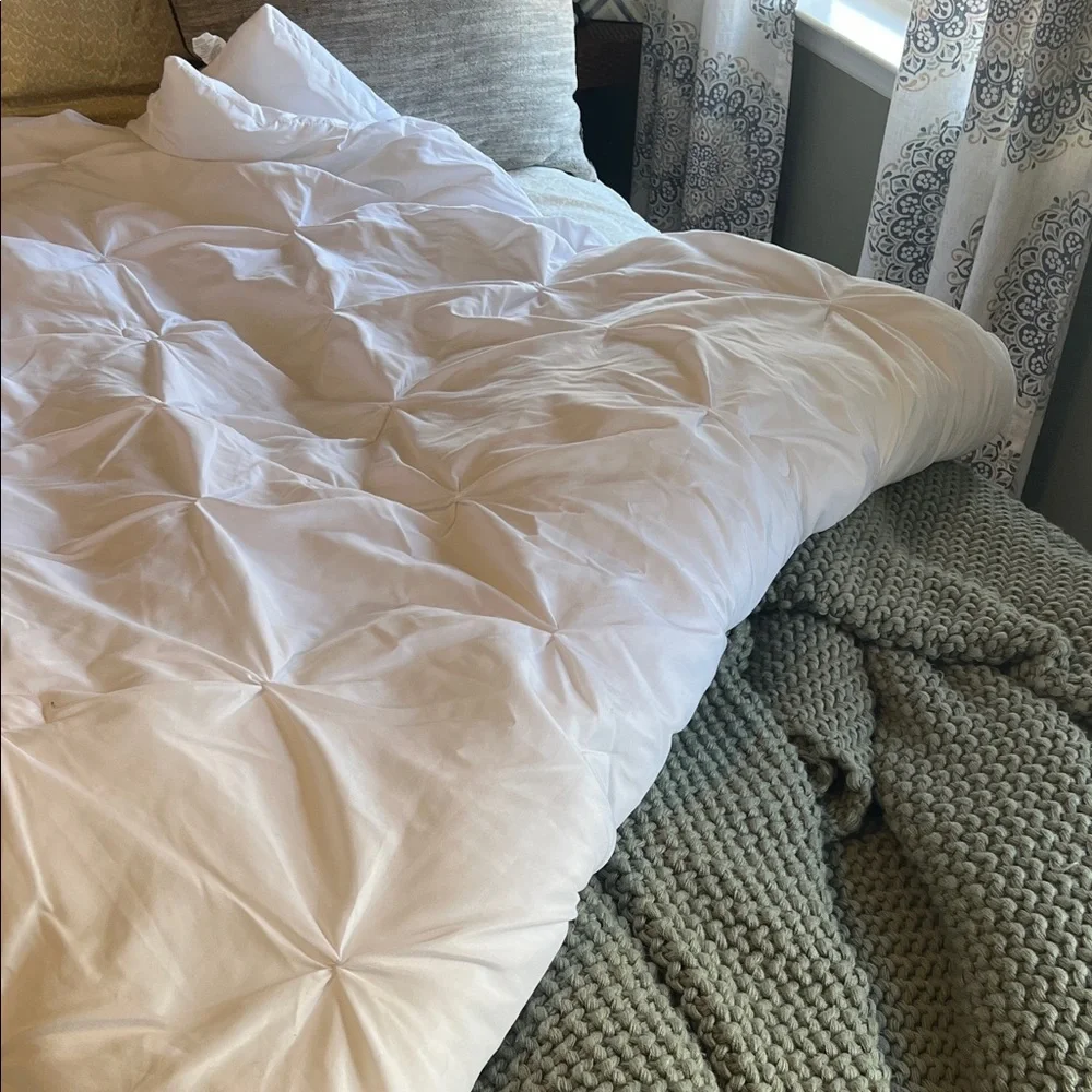 Elegant Pintuck White Comforter Set - Home Bedding